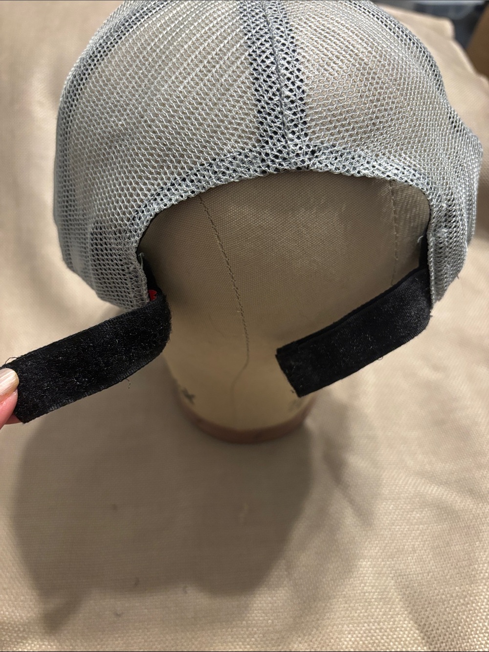 Ariat Logo Mesh Trucker Hat - Picture 4 of 8